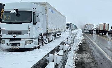 "Автодор" призвал отказать от поездок по М-4 "Дон" в Ростовской области