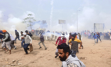 В Индии полиция применила слезоточивый газ против фермеров