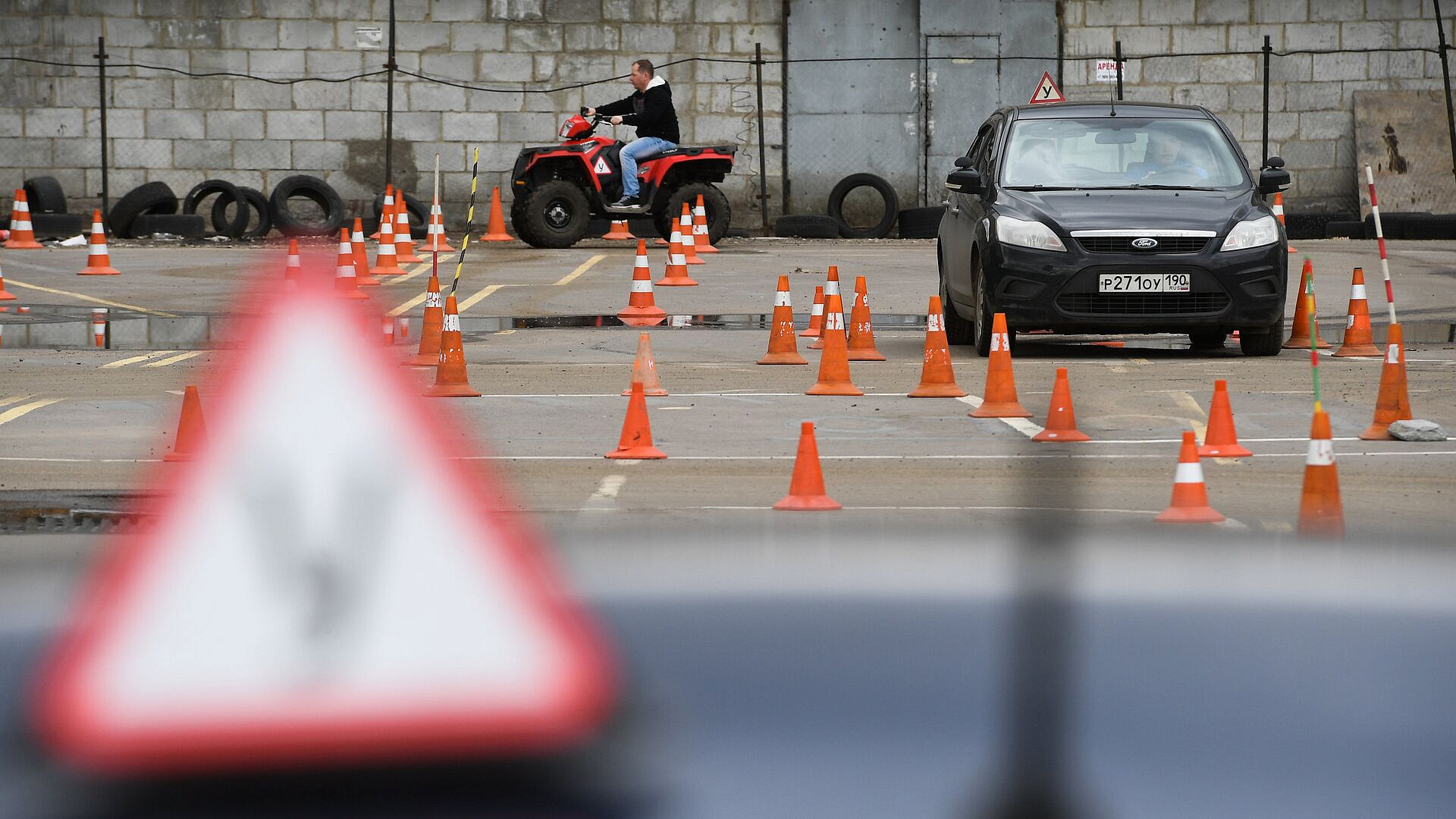 В Госдуму внесли проект о контроле качества обучения в автошколах