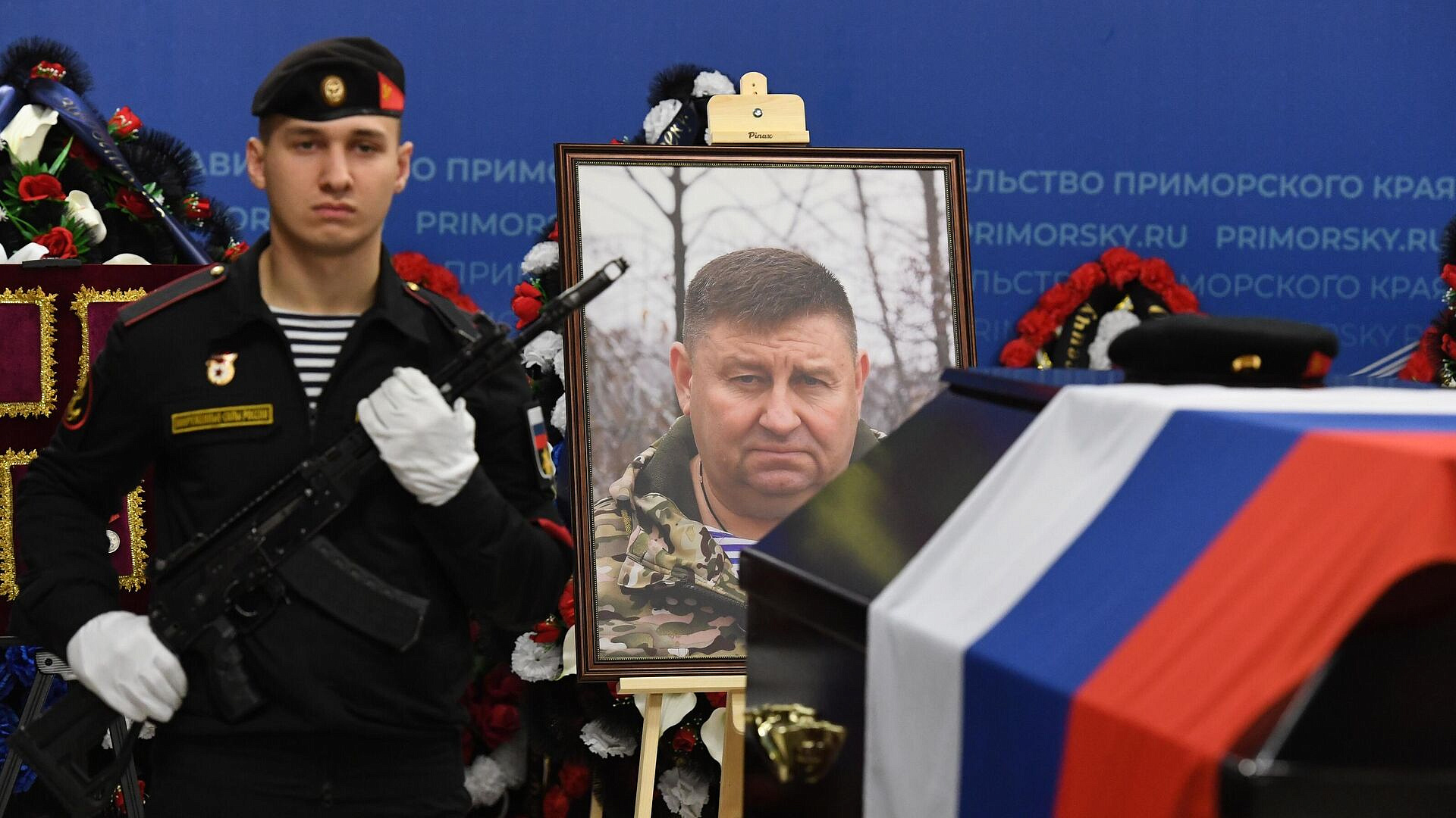 В Приморье открыли мемориальную доску в память о погибшем вице-губернаторе