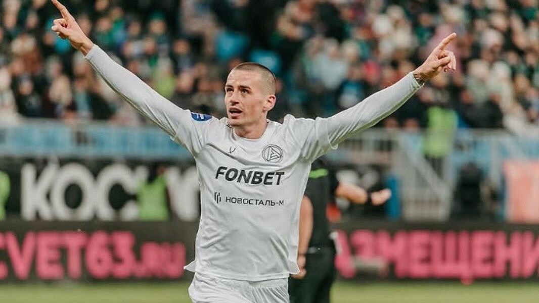 "Акрон" продлил контракт с полузащитником Лончаром