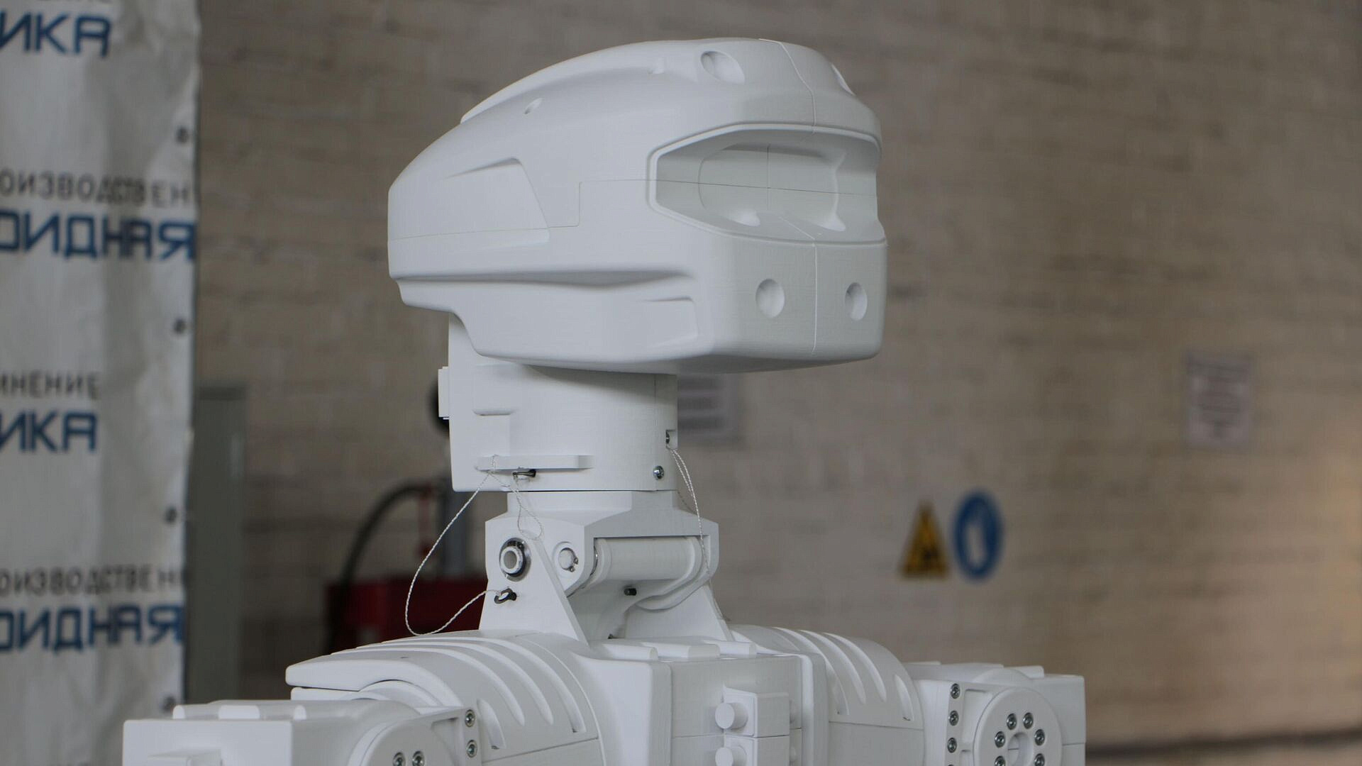 Клинцевич допустил появление на поле боя антропоморфных роботов