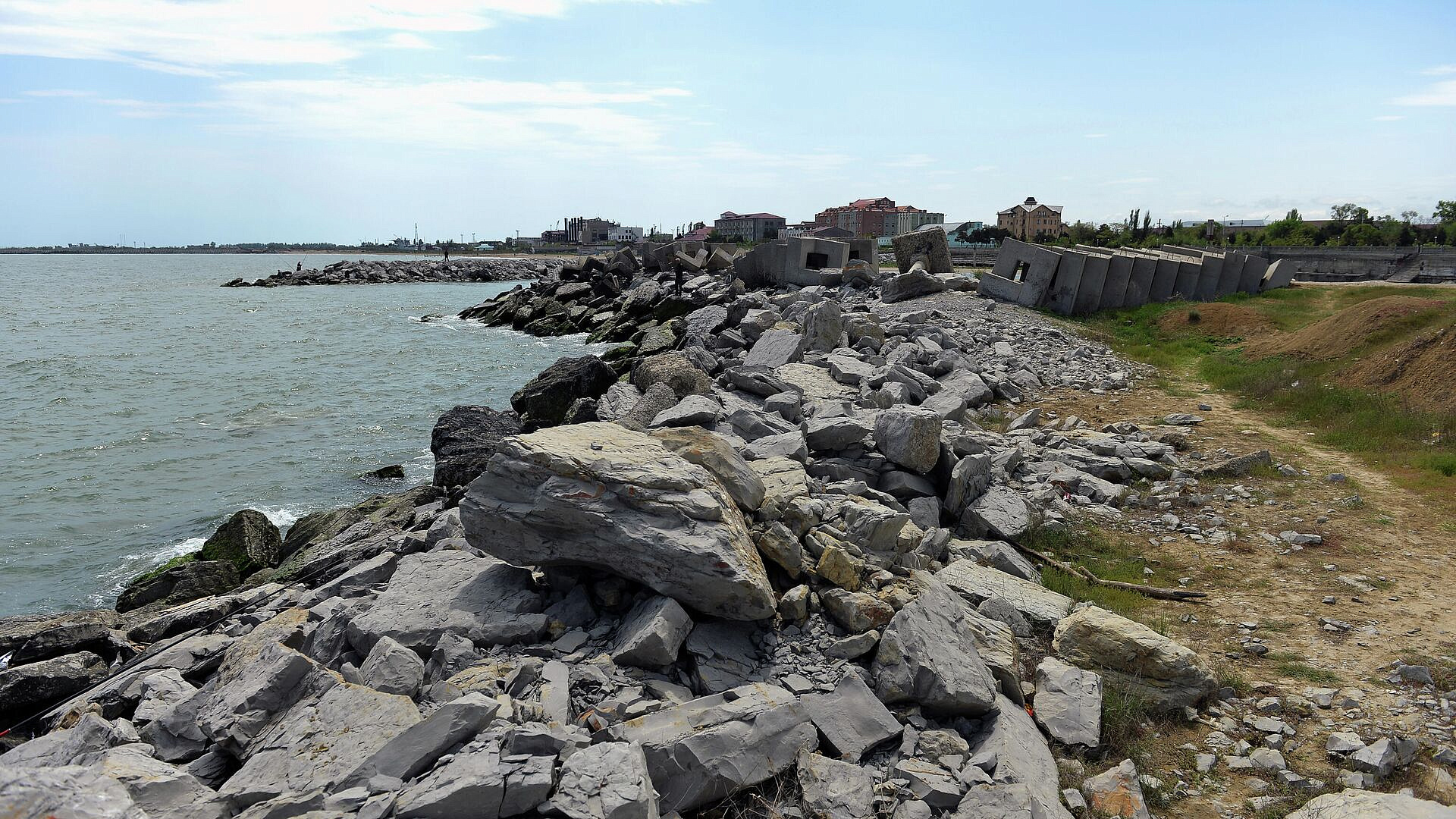 Океанолог рассказал, с чем связано снижение уровня Каспийского моря