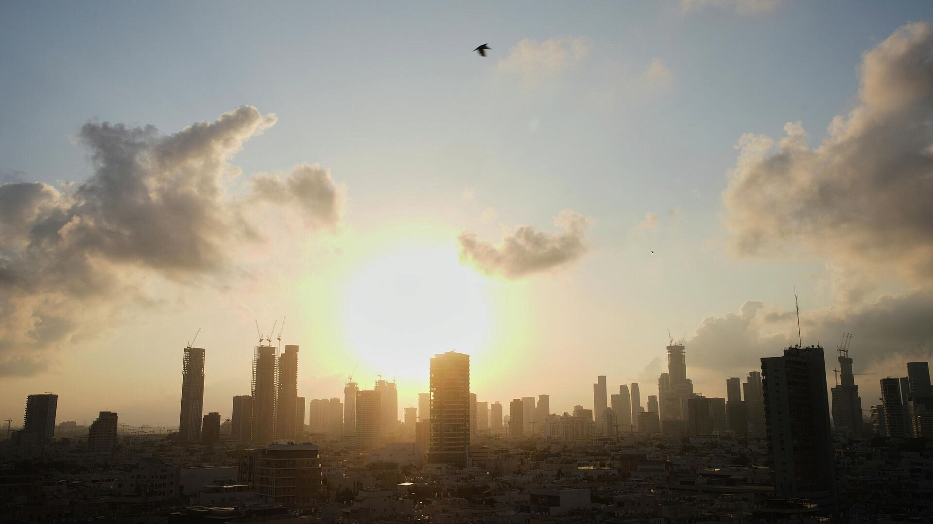 В Израиле звучат сирены воздушной тревоги