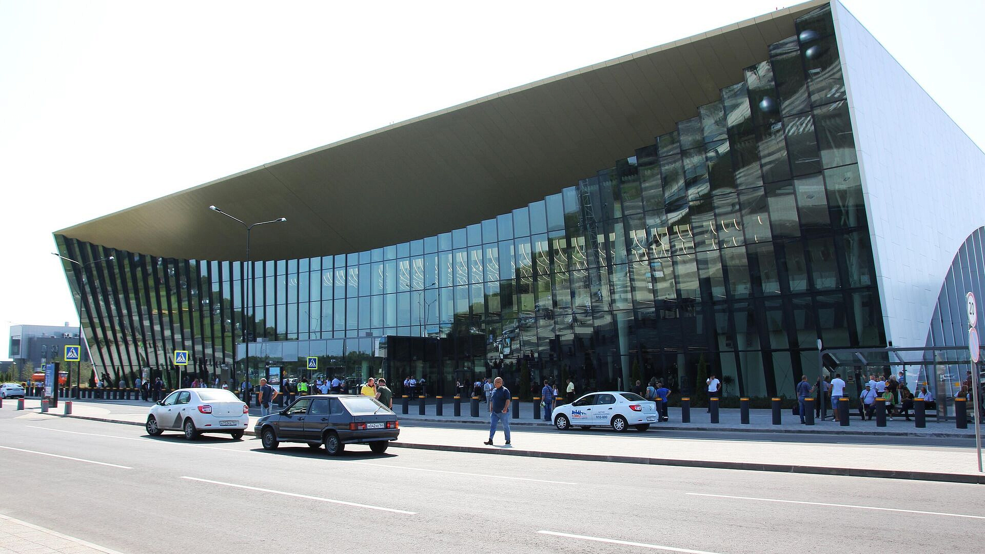 В аэропорту Саратова второй раз за ночь ввели ограничения на полеты