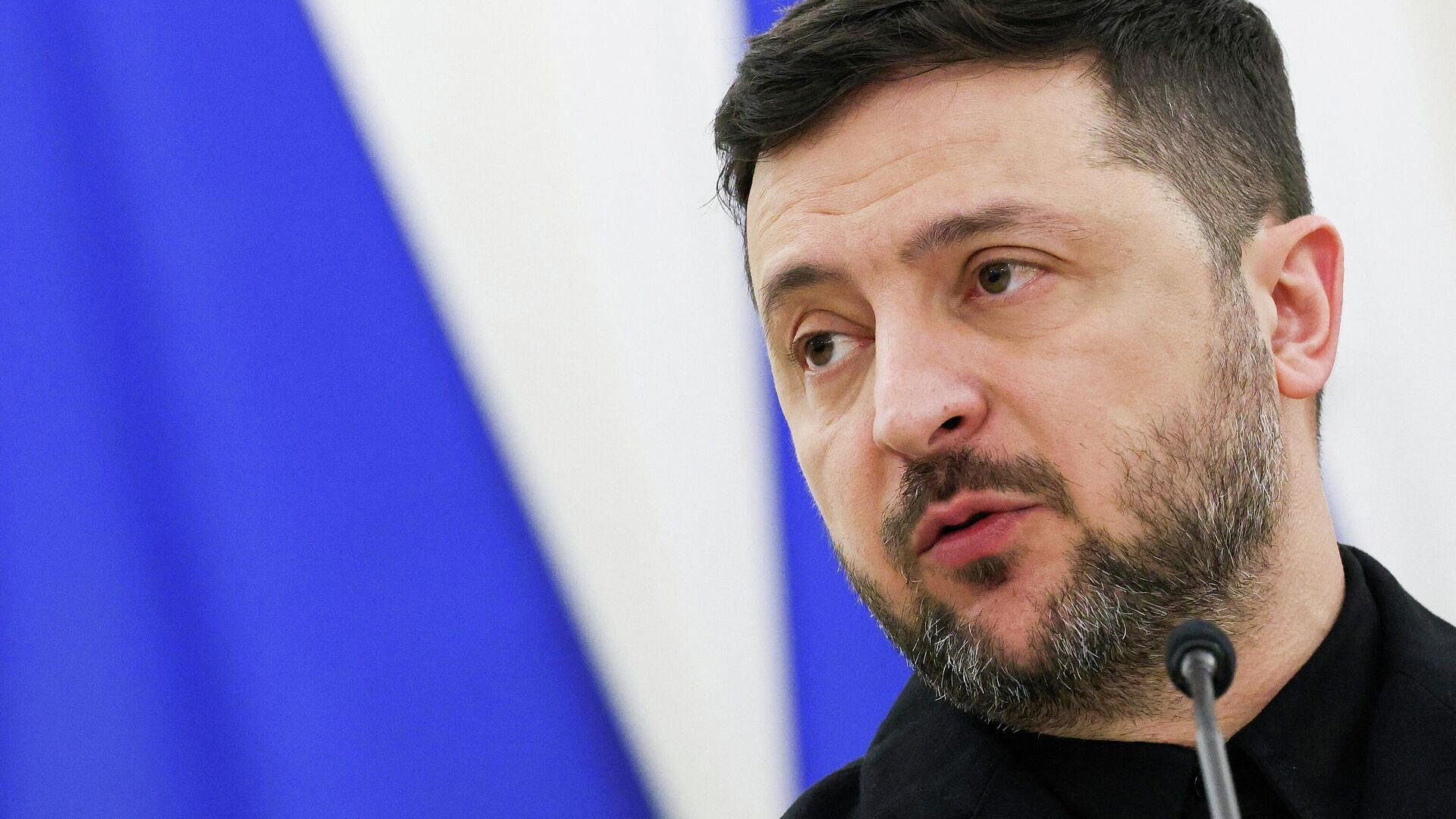 Зеленский утверждает, что США предложили принять встречу России и Украины