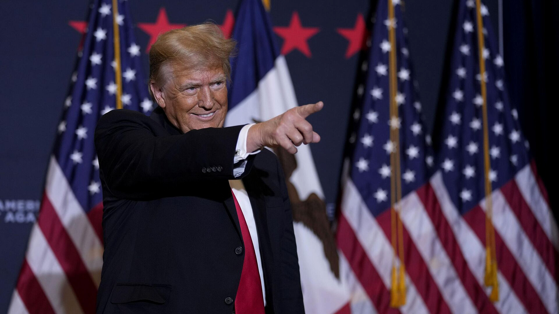 Трамп опережает Байдена по популярности в колеблющихся штатах