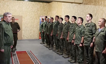 Герасимов вручил награды наиболее отличившимся бойцам ВС России