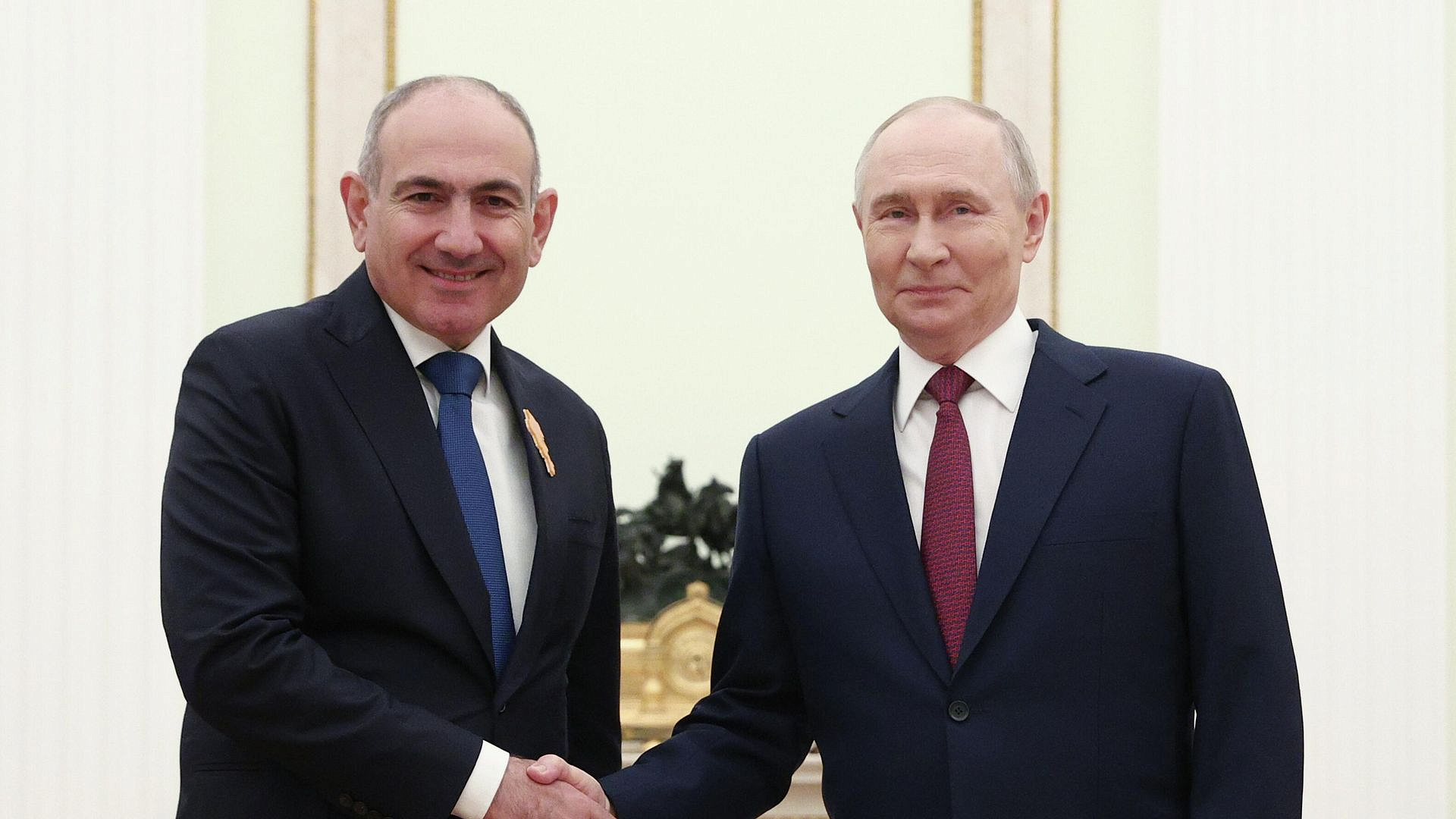 Ушаков рассказал, что Путин и Пашинян обсудят в Бишкеке