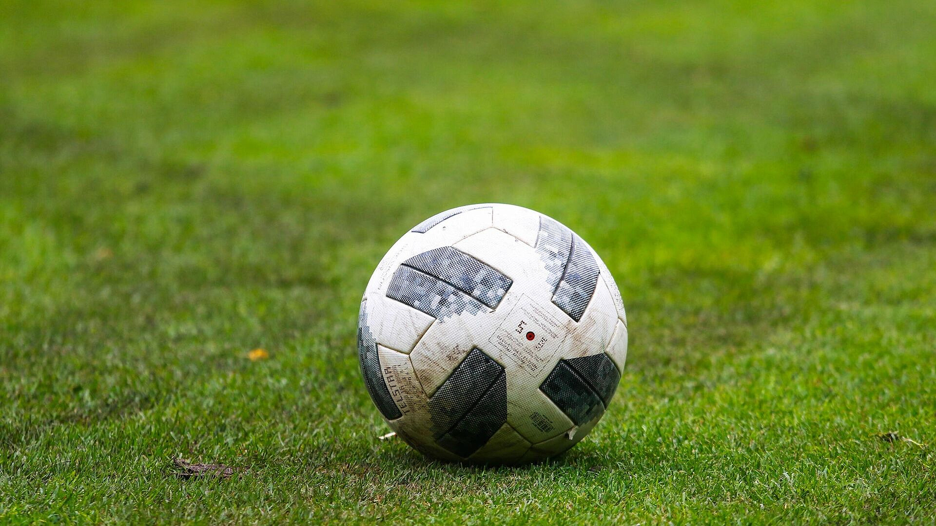 Начало матча ЧР по футболу между "Сочи" и "Сартаком" отложили на час