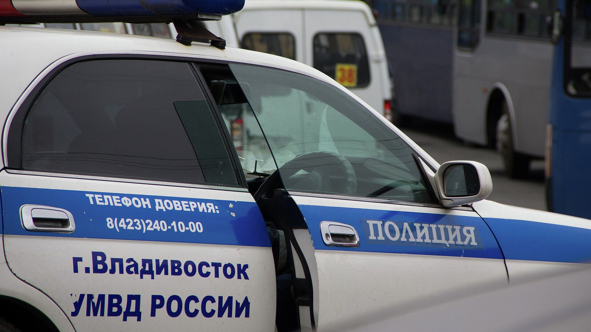 В Приморье задержали троих строителей после падения утеплителя на школьницу