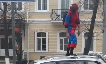 В Белгороде Росгвардия задержала нарушителя в костюме человека-паука
