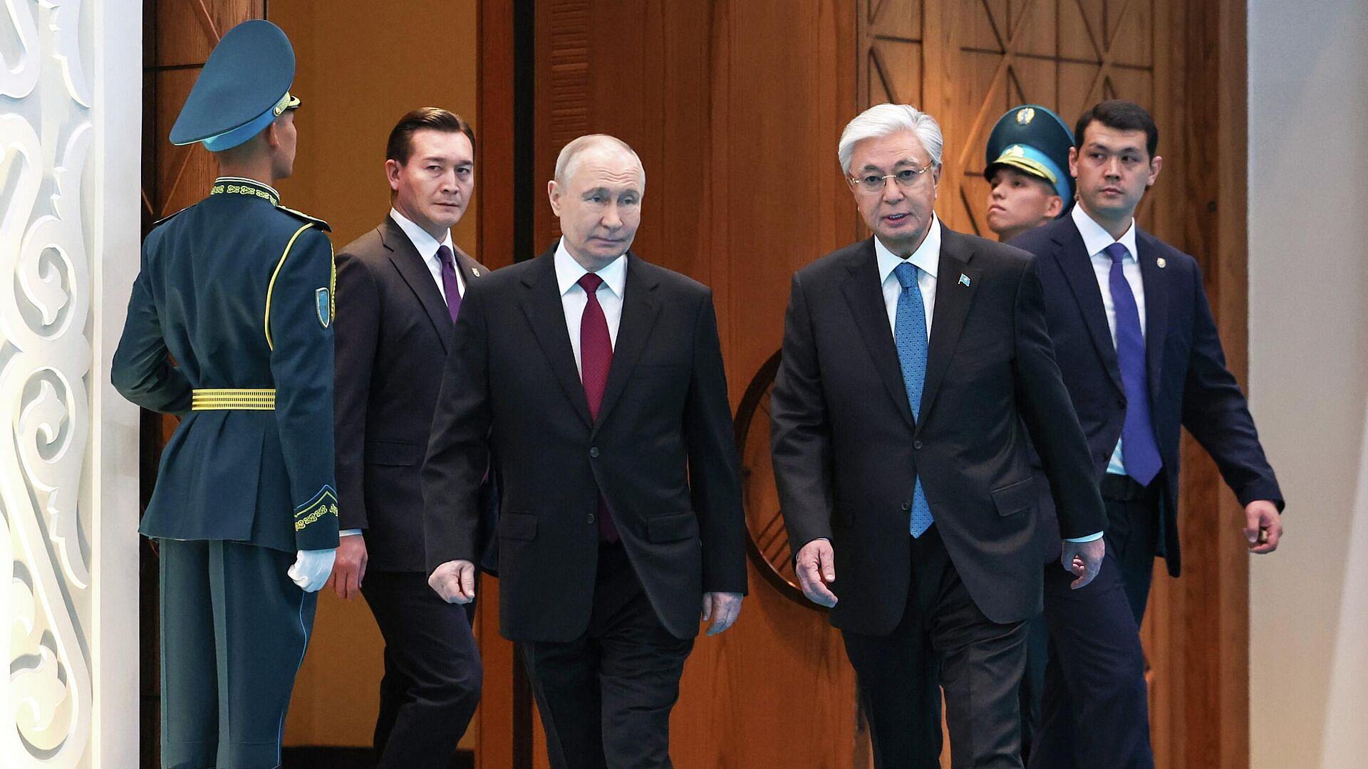 Путин и Токаев посадили дерево на Аллее вечной дружбы России и Казахстана