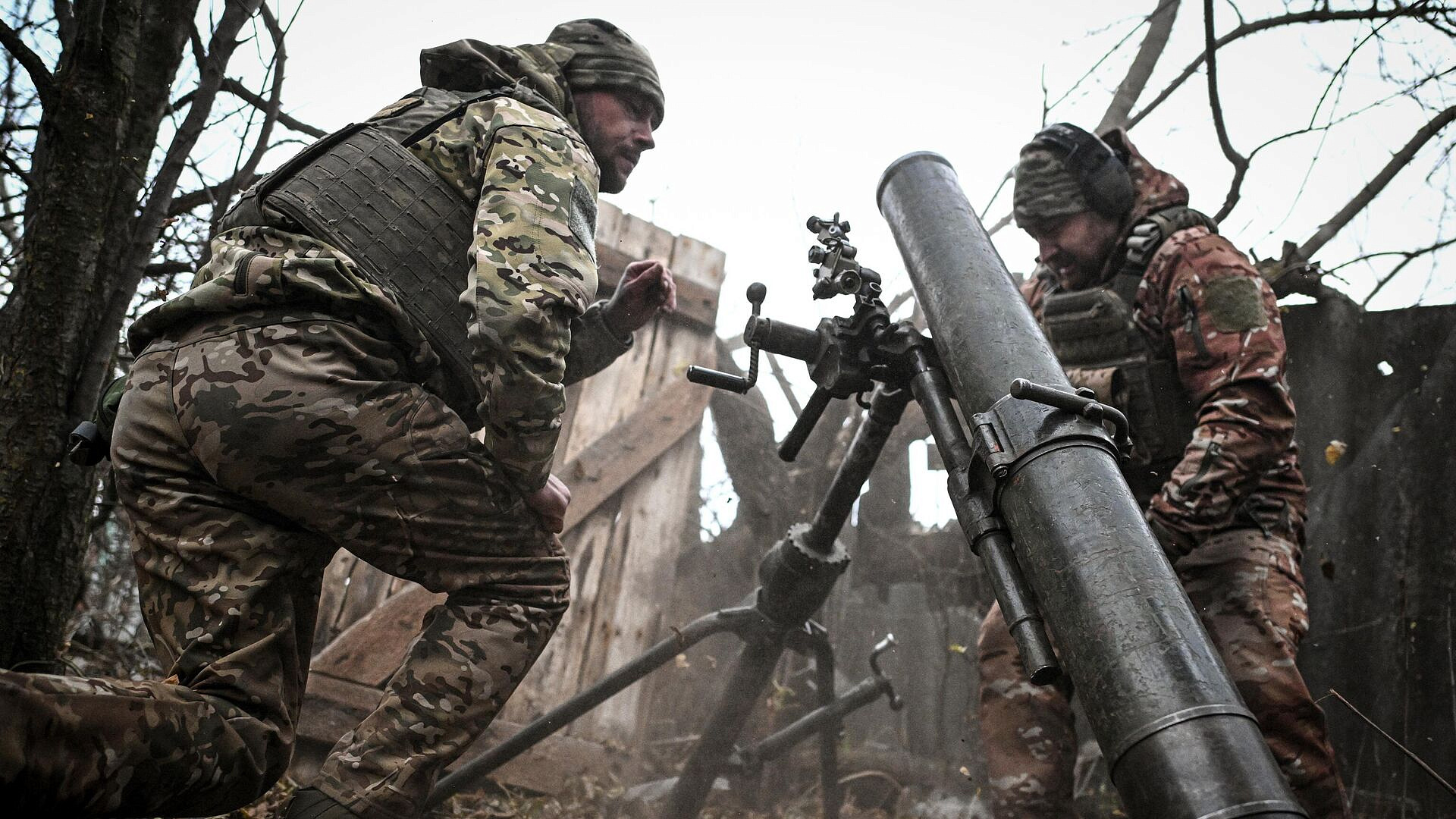 Российские военные нанесли удары по силам 12 бригад ВСУ в Курской области