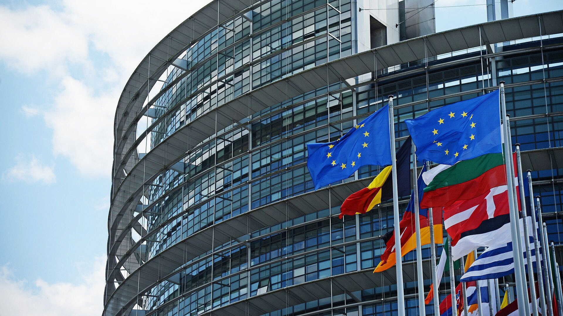 Европа не компенсирует вывод американских военных, заявил Европарламент