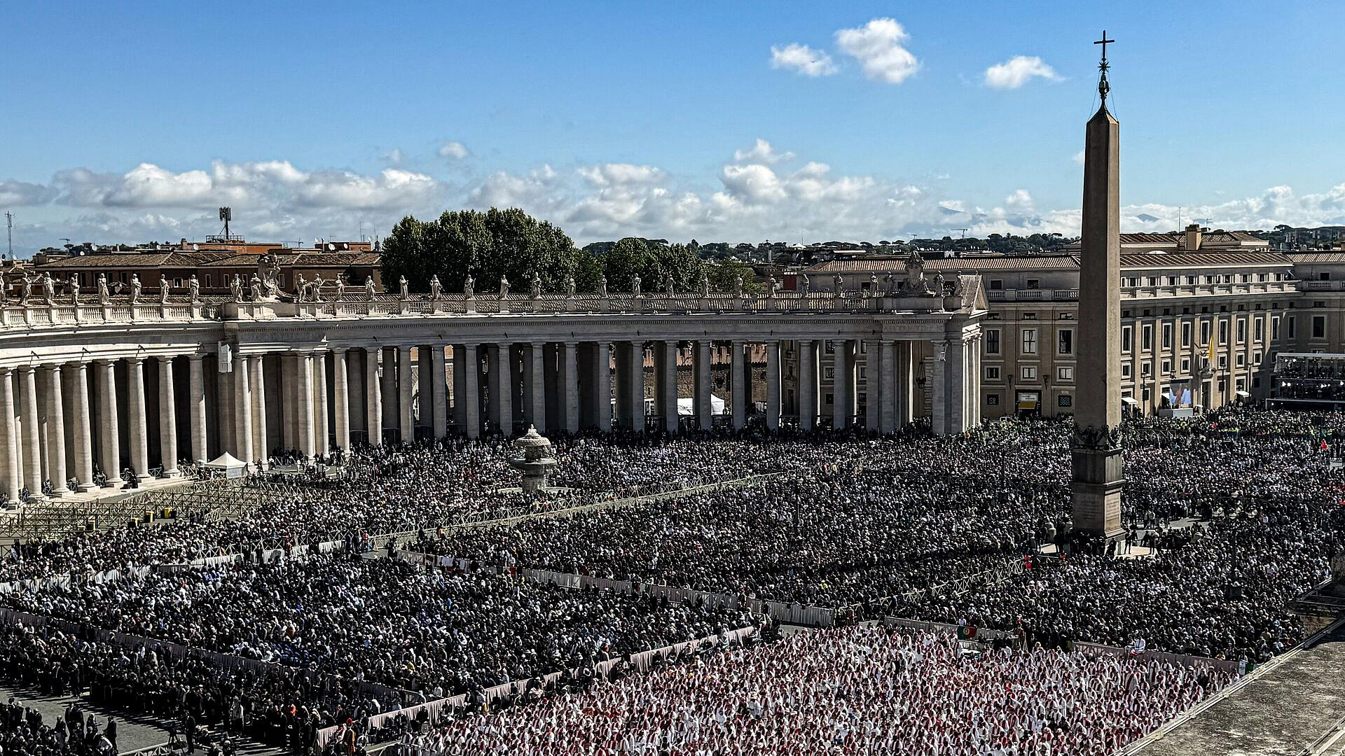 СМИ раскрыли неожиданные подробности похорон папы Франциска