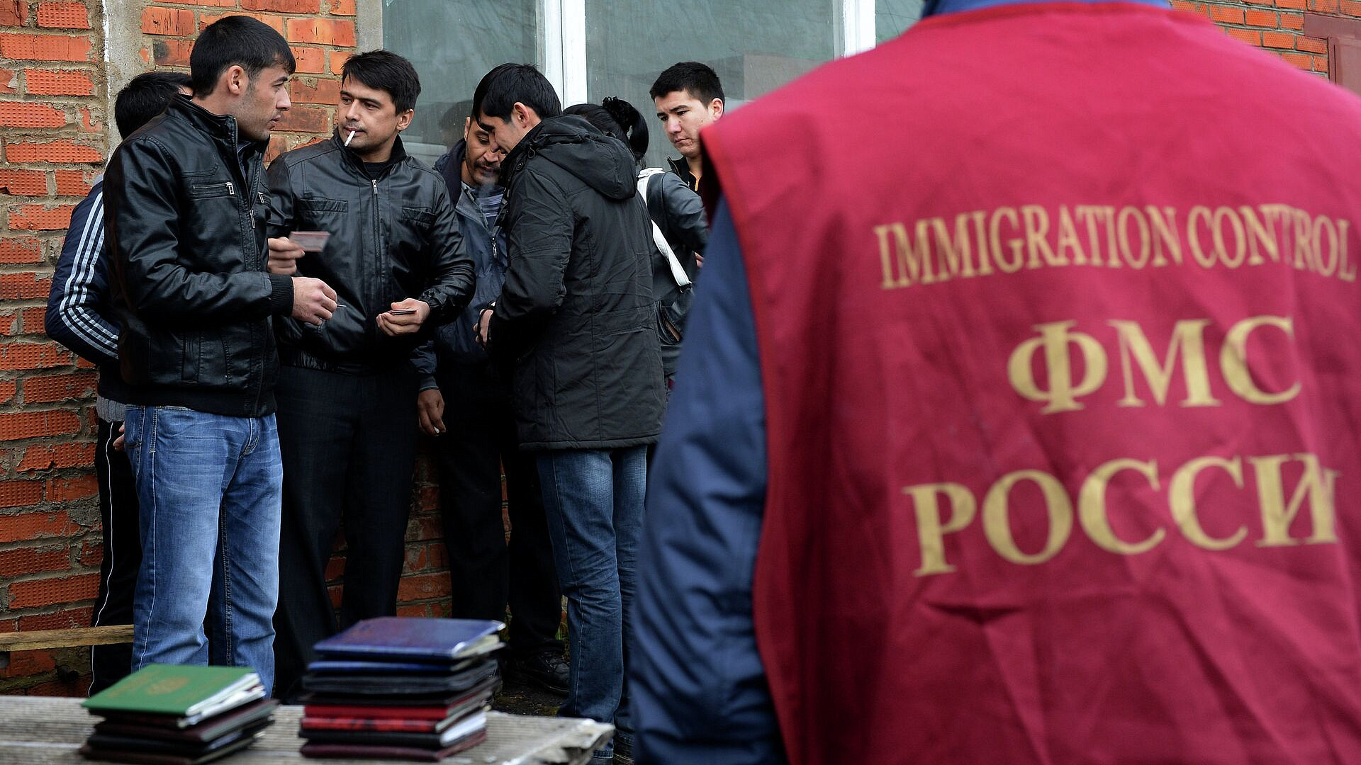 Россиян предупредили о штрафе за отказ регистрировать мигранта-арендатора