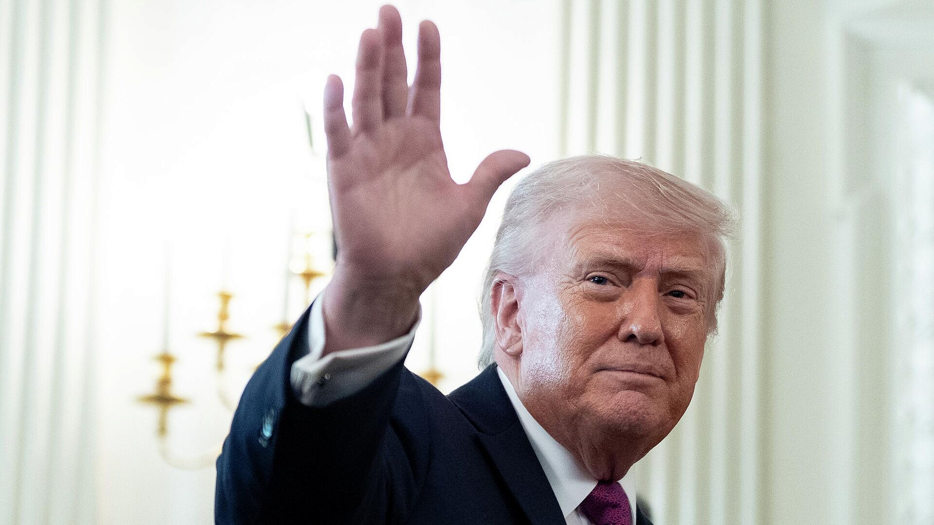 США и Китай преодолевают трудности благодаря контакту лидеров, заявил Трамп