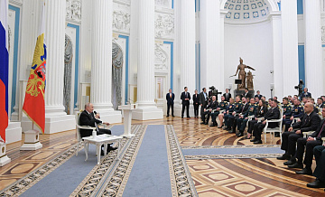 Тем, кто сейчас находятся на поле боя, сложнее всего, заявил Путин