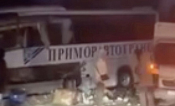 В Приморье ДТП с туристическим автобусом спровоцировало еще ряд аварий
