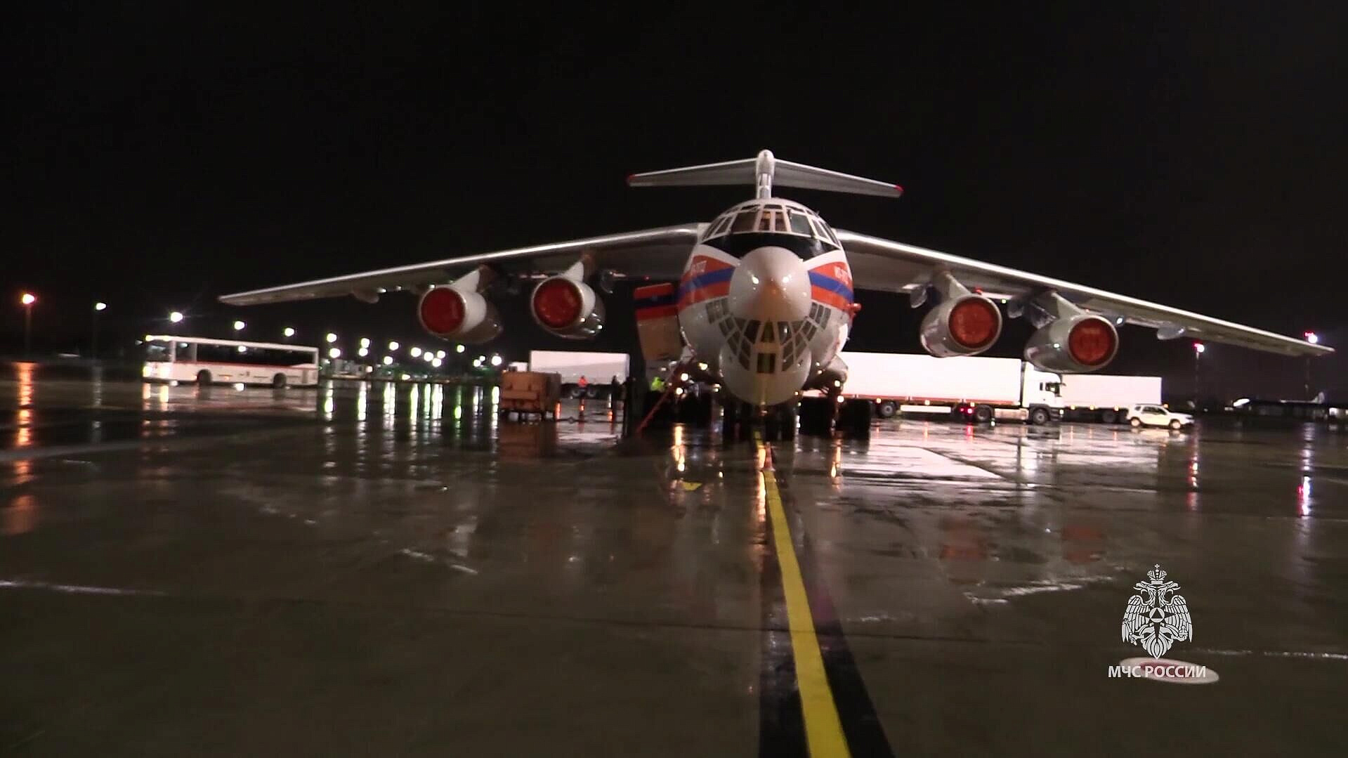 Спецборт МЧС доставил в Россию из Египта 84 человека, включая 38 детей