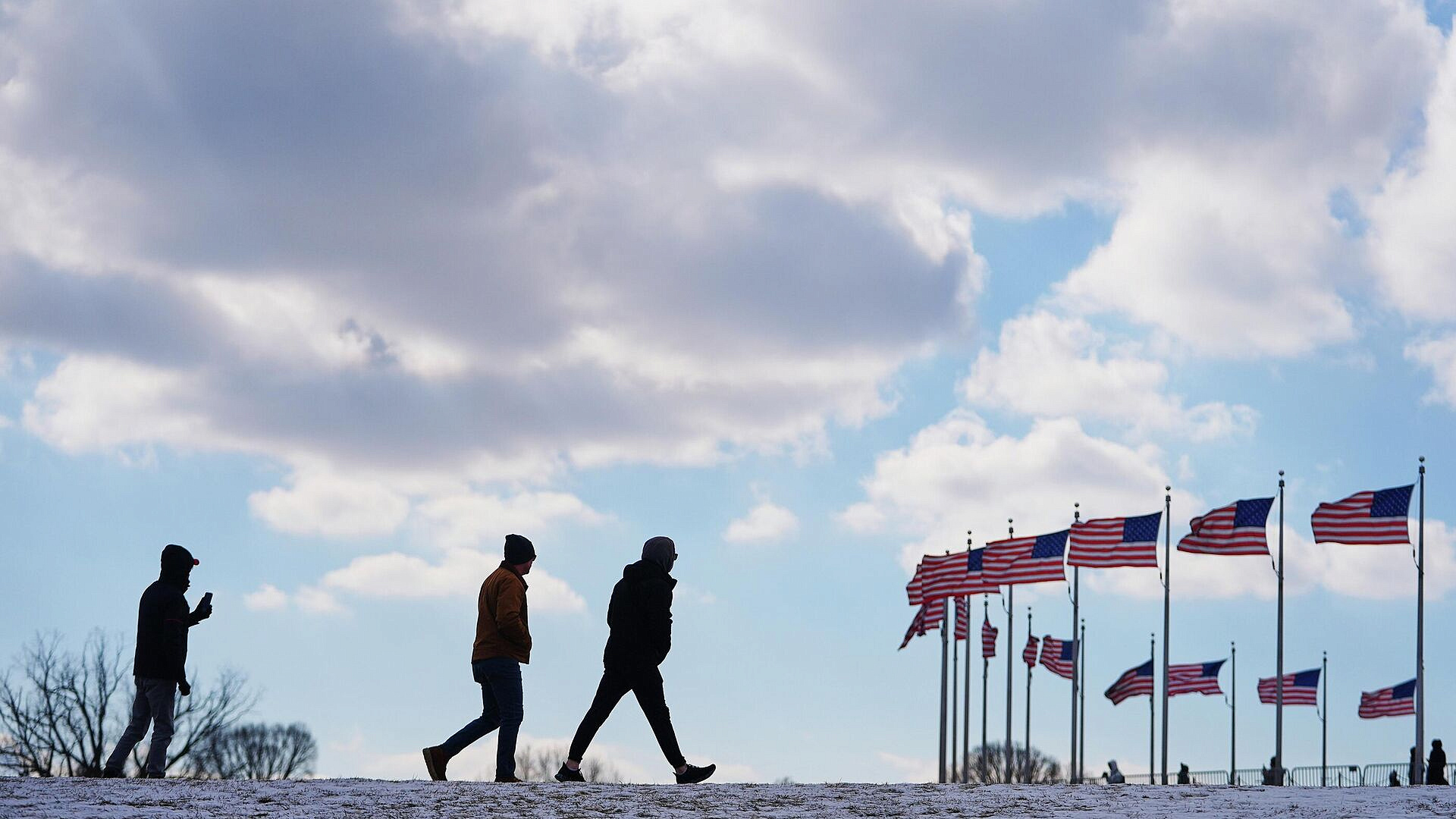 Американская ИИ-компания Anthropic  подала иск против властей, пишут СМИ