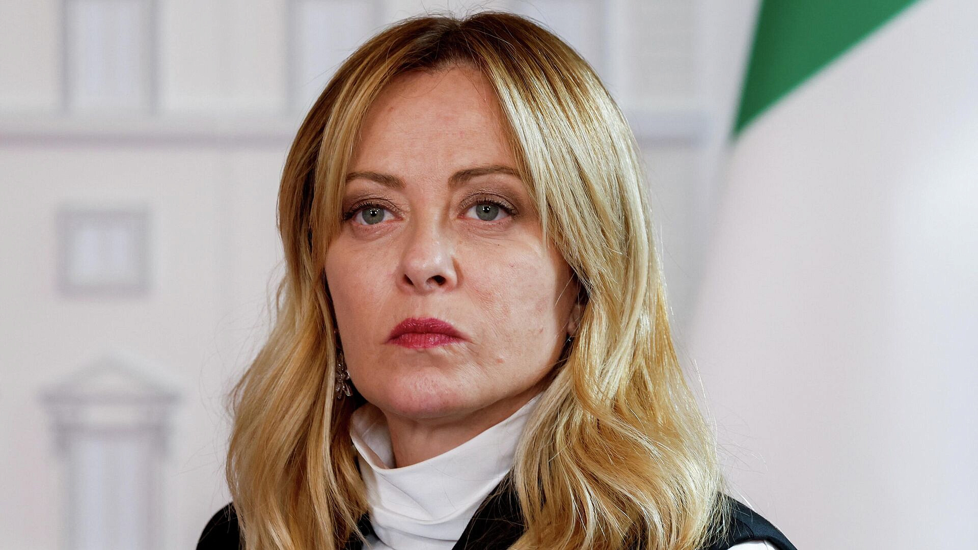 Мелони заявила, что следит за инцидентом с наездом авто на людей в Модене
