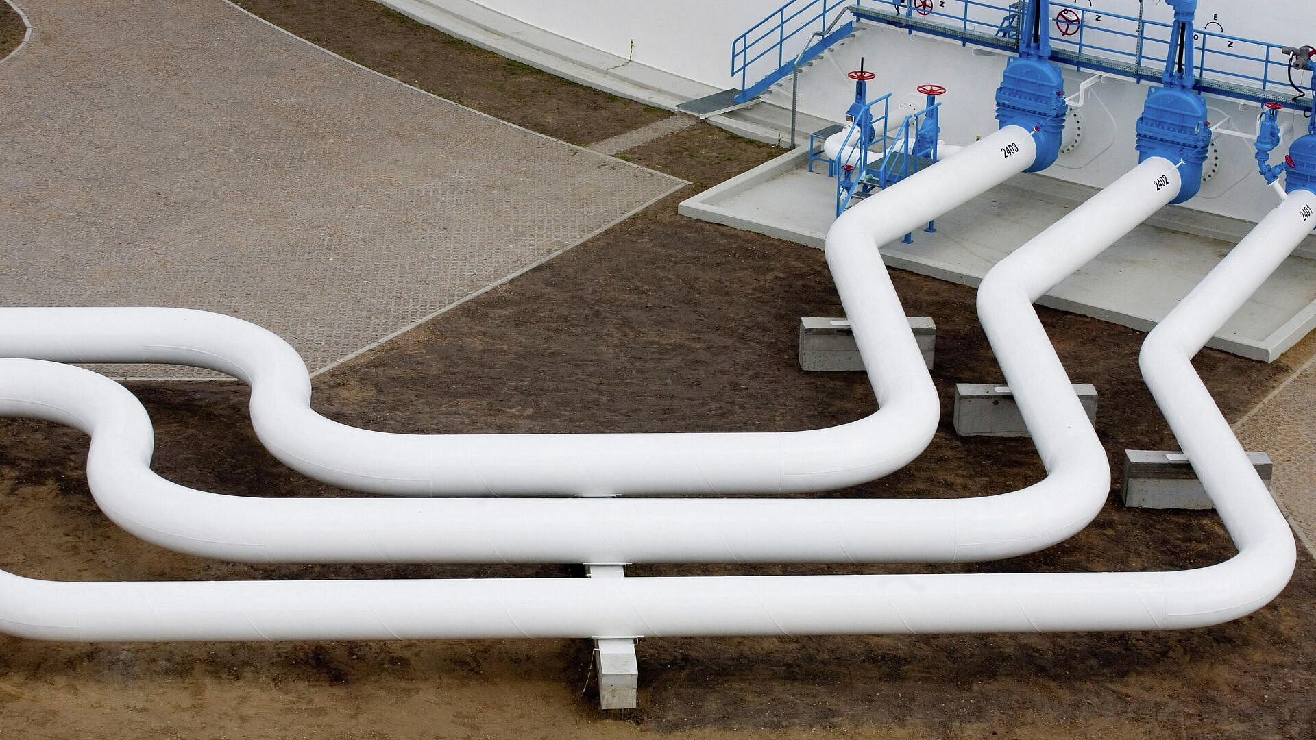 Соглашения по поставкам нефти на рынок России скоро заключат, заявил Новак
