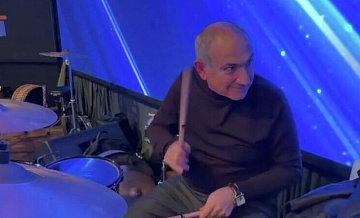 Научившийся играть на ударных Пашинян устроит дискотеку для молодежи