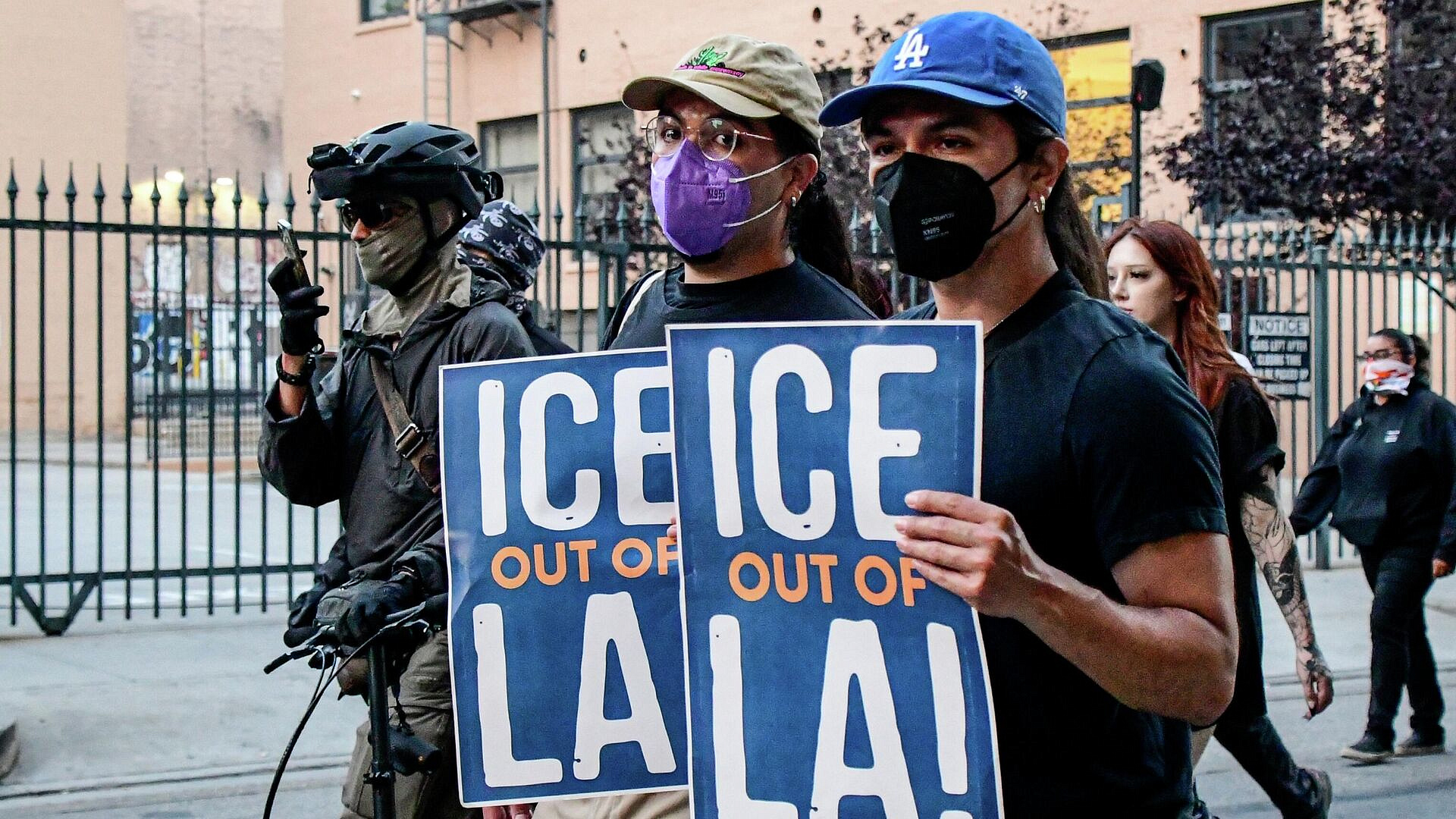 Многие протестующие в Лос-Анджелесе разошлись