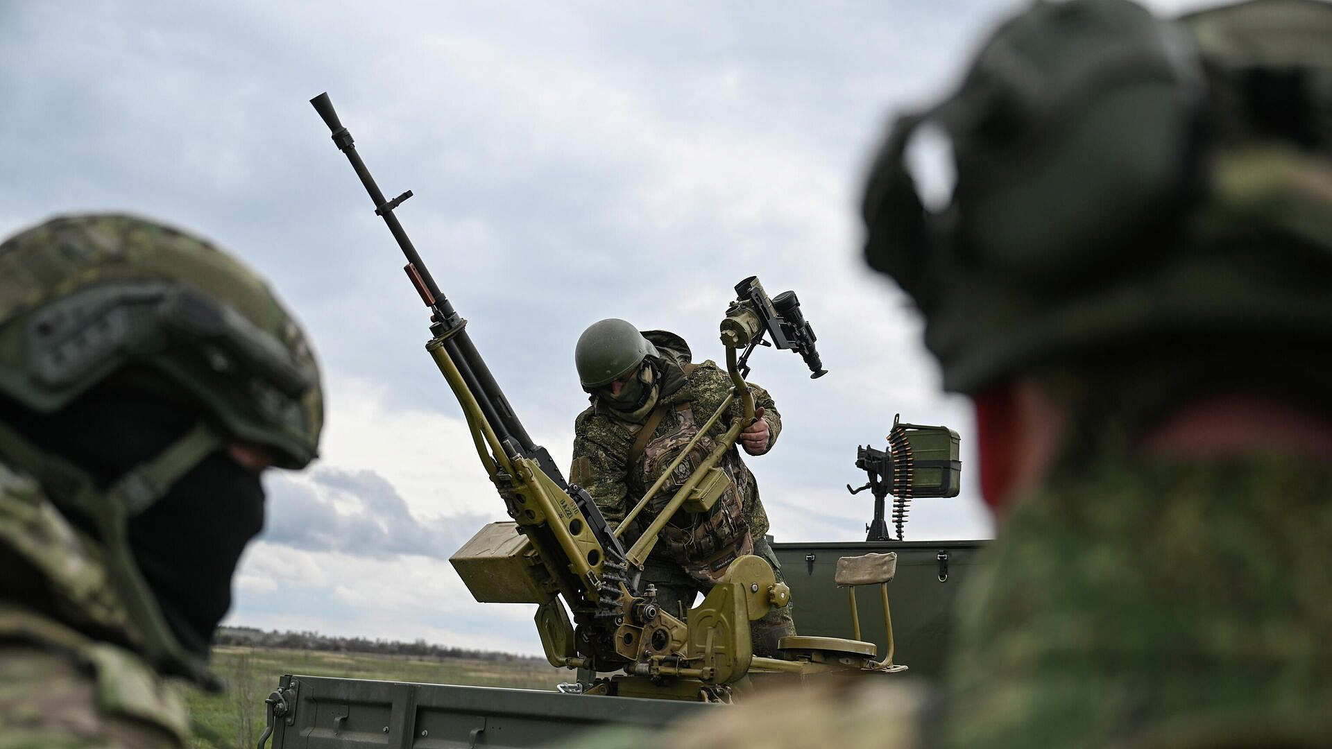 Бойцы "Днепра" ежедневно сбивают пулеметами более десяти дронов ВСУ