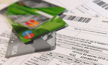 Банки в России продолжат снижать ставки по кредитам, показал опрос