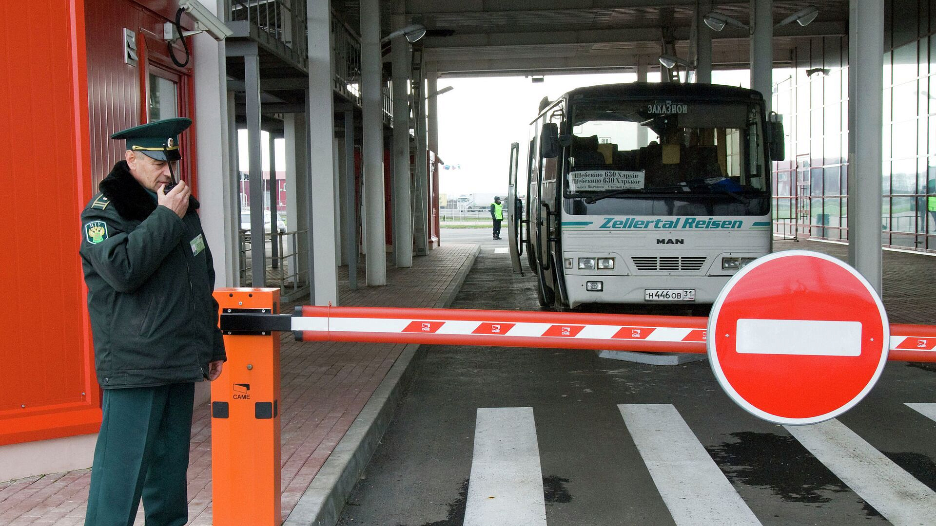 Военно-Грузинскую дорогу закрыли для большегрузного транспорта