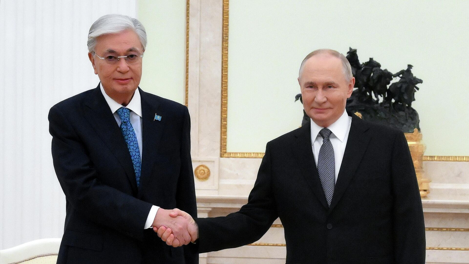 Путин поблагодарил президента Казахстана за приезд в Москву