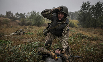 Удары ВСУ по военкорам говорят о бессилии противника, заявил священник