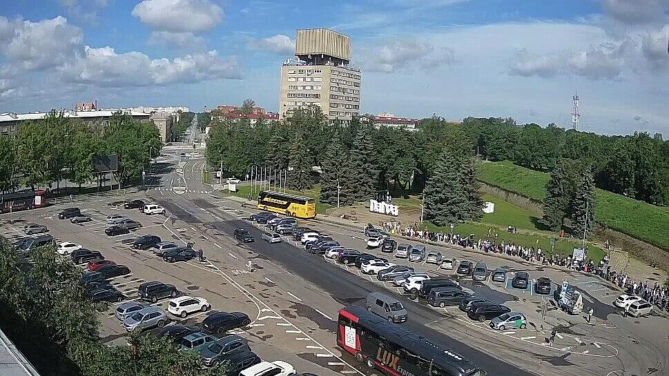 Житель Нарвы рассказал, что почти каждый день покупает продукты в России