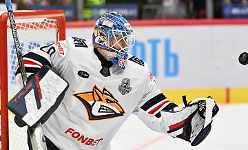 Вратаря "Металлурга" Смолина удалили до конца матча в игре против "Сибири"