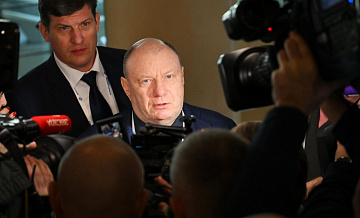 Потанин призвал не встречать с "раскрытыми объятиями" потепление с Западом