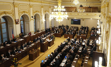 Нельзя на деньги чехов покупать оружие для ВСУ, заявил спикер парламента