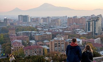 Экономист объяснил, почему одна из слабых валют не рухнула к доллару