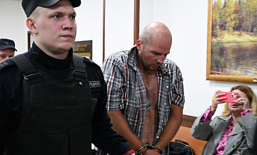 Суд оставил под арестом мужчину, бросившего ребенка об пол в Шереметьево