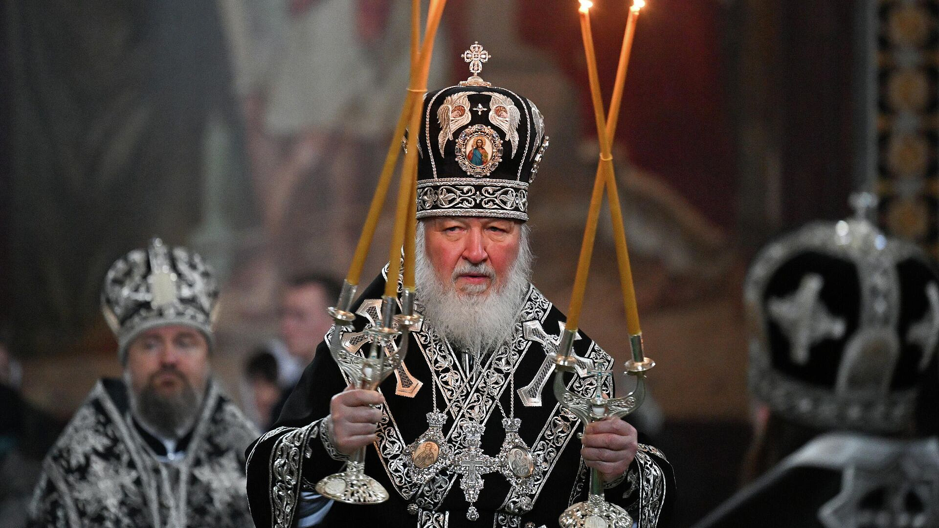 Патриарх Кирилл призвал в Пасху поддержать нуждающихся и навестить одиноких