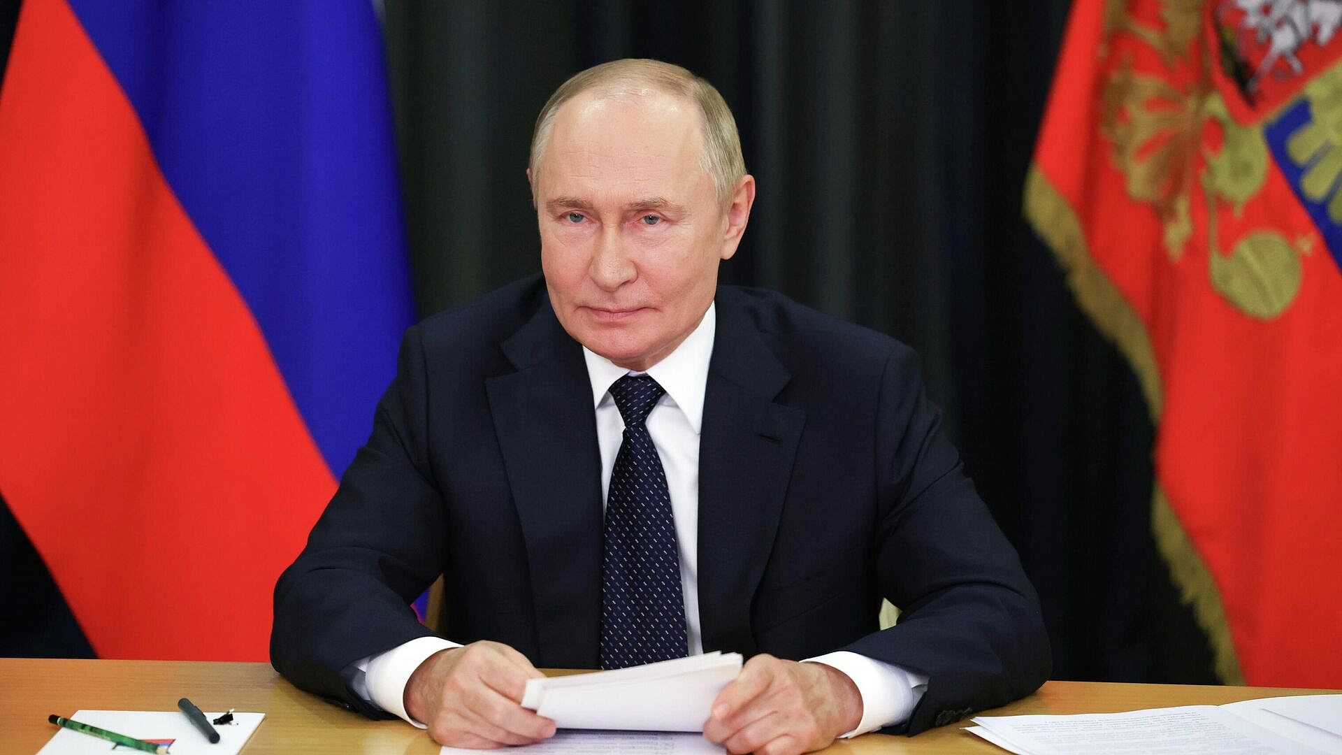 Путин шуткой ответил на вопрос о создании отдельного ведомства в сфере ЖКХ