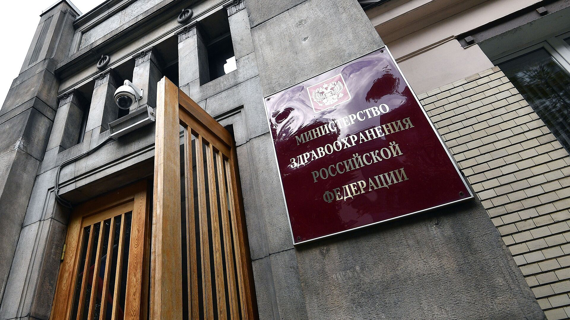 В Минздраве рассказали о помощи пострадавшим от удара ВСУ по колледжу в ЛНР