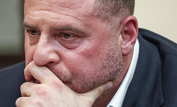 Суд запретил экс-главе офиса Зеленского общаться с астрологом