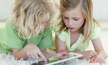 Россияне назвали подходящий возраст для регистрации детей в соцсетях