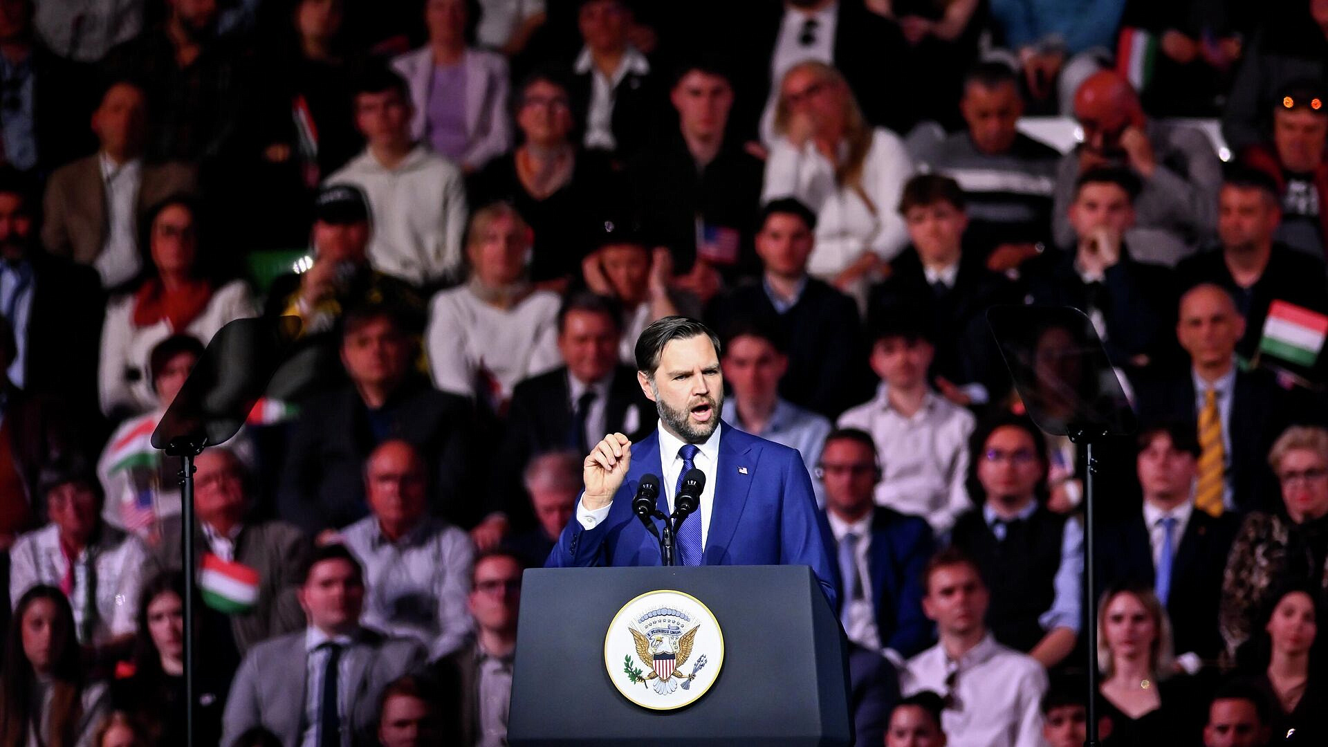 Вэнс заявил о противоречиях в позициях России и Украины на переговорах