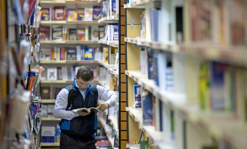 Классику не будут запрещать из-за закона об ЛГБТ*, считает издательство