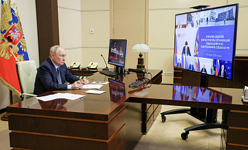 Россия ничего не делает искусственно по курсу валют, заявил Путин