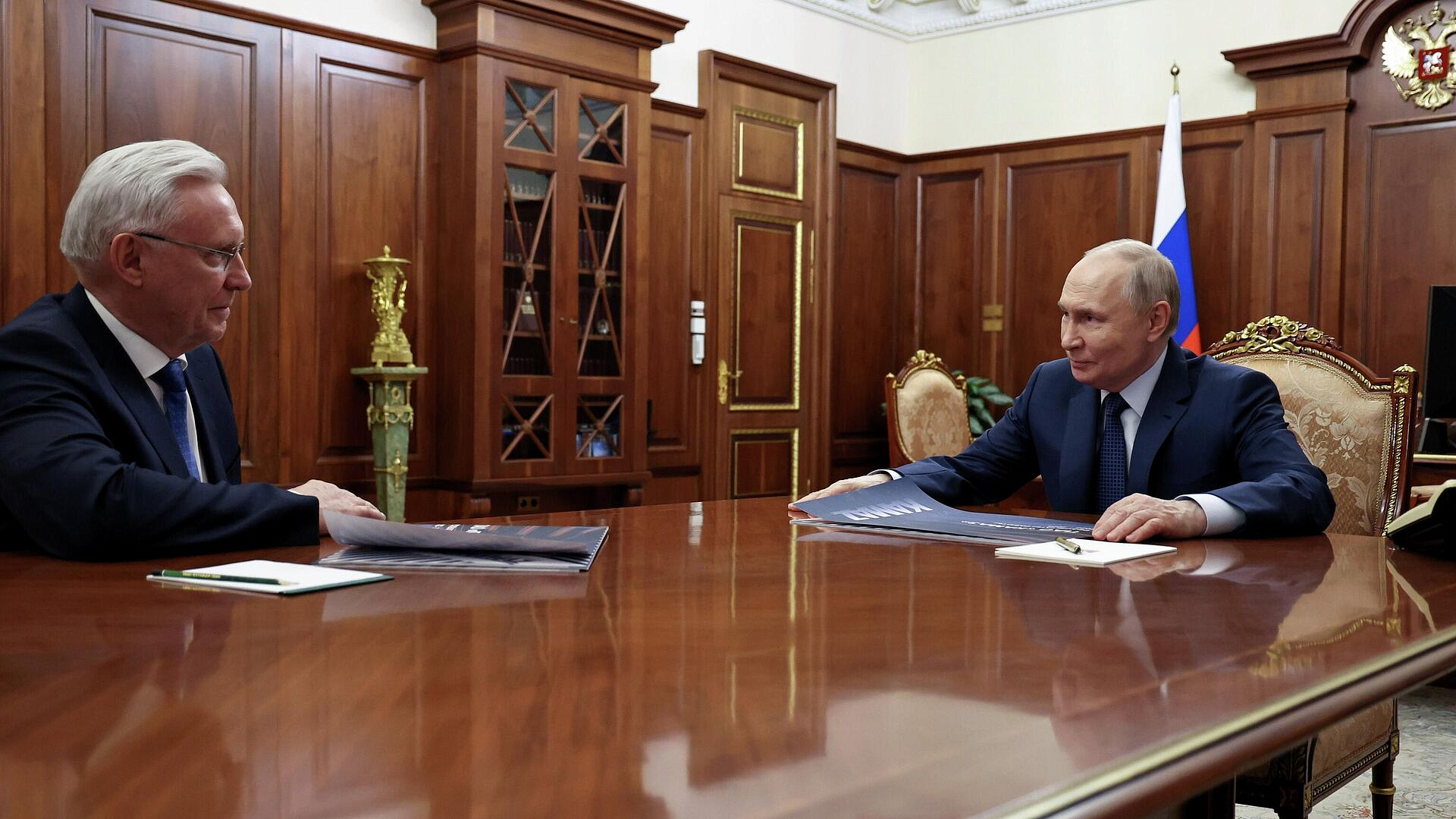 Путин рассказал, что ему понравился новый грузовик "КамАЗа"